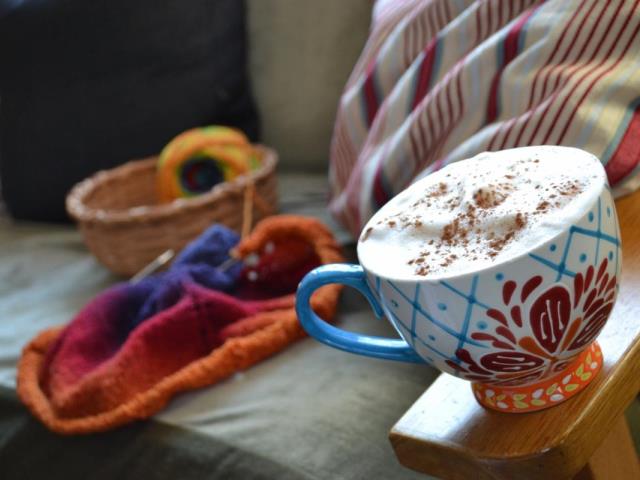 Knitting lessons over a cup of coffee